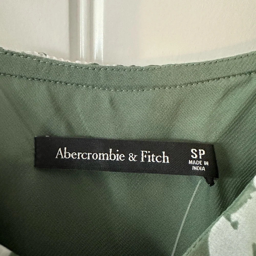 NWT Abercrombie & Fitch Cascading Ruffle Dress - Picture 3 of 4